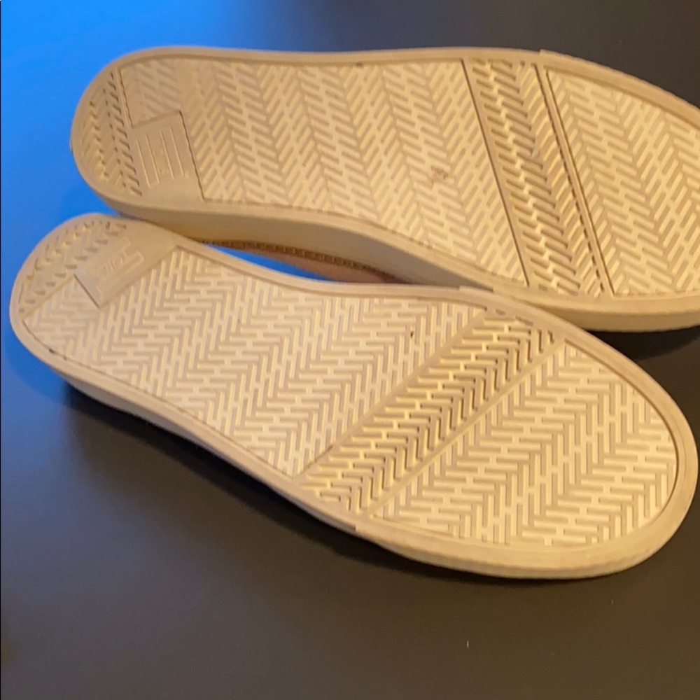 Tom’s suede pink slides - Picture 3 of 3